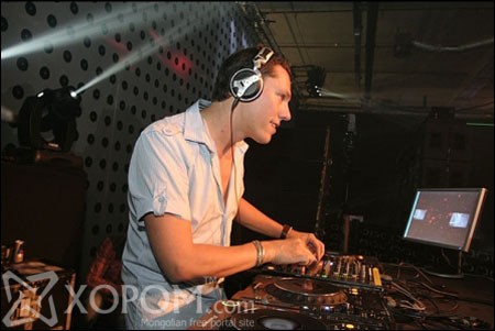 DJ Tiesto - Club Life 107 [17 April 2009]