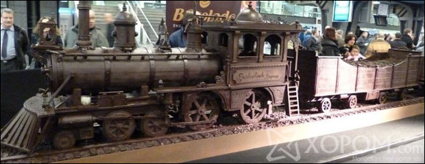 1285 килограмм цэвэр шоколадаар бүтээгдсэн 33,6 метр урт галт тэрэг