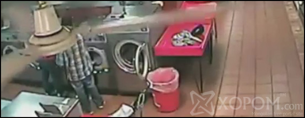Хүүхдээ автомат угаалгын машинд 